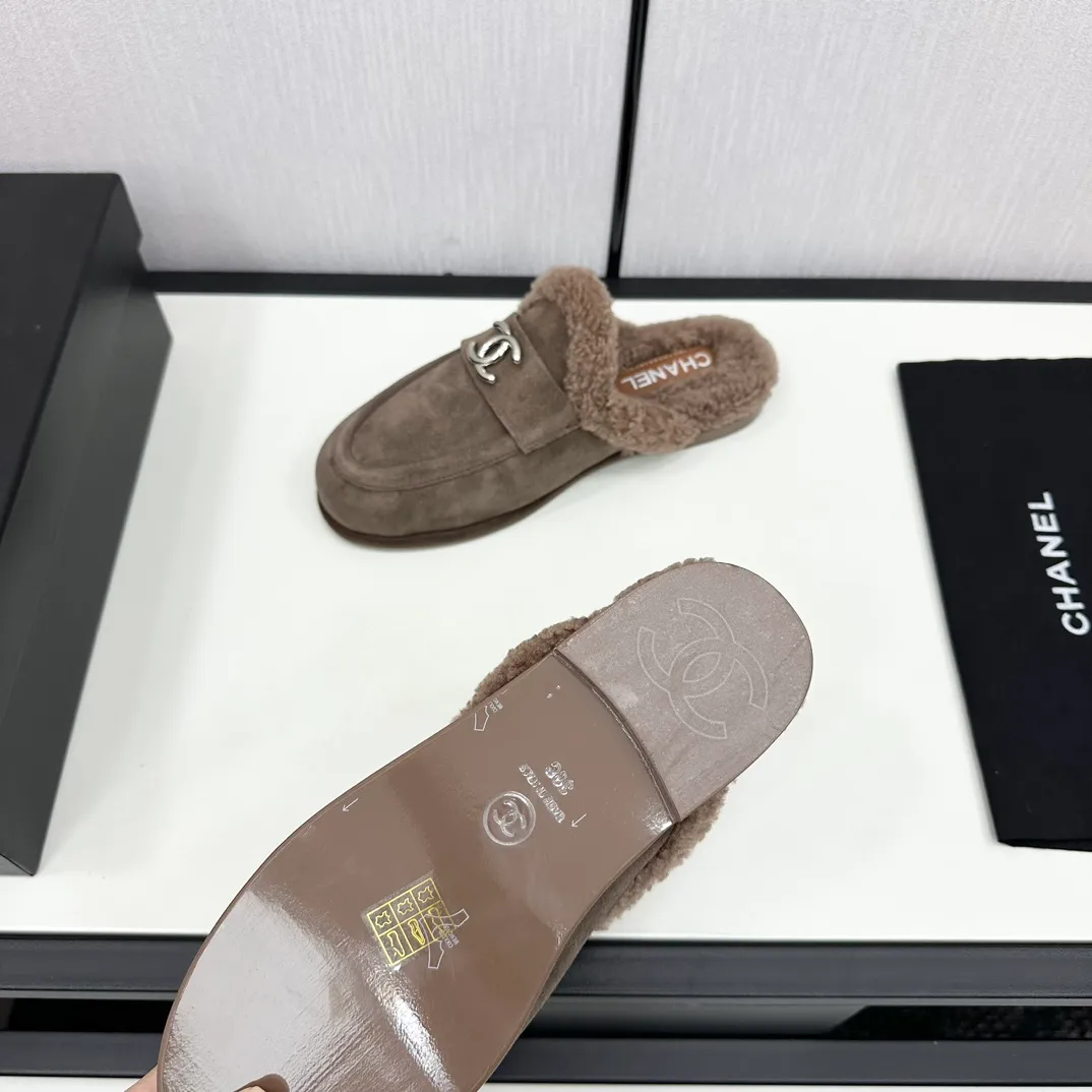 👟👟Ex-factory price 600👟👟Chanel 24K new furry loafers and Teddy furry shoes for autumn and winter. Very comfortable. Maillard brown is still very suitable for autumn and winter~ Suede upper, fur lining integrated, leather outsole Size: 35-39, other sizes are customized